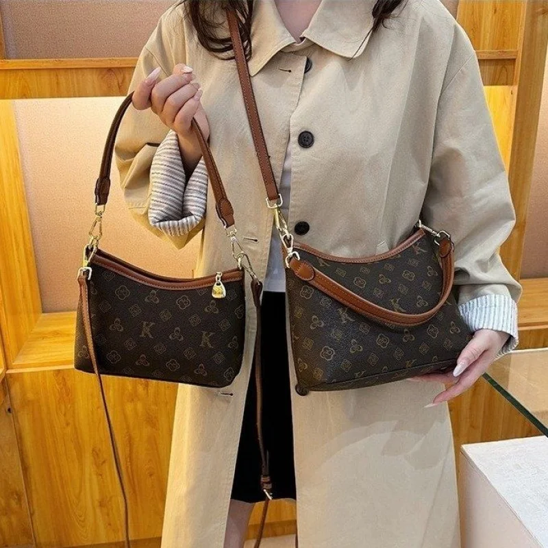 

Modern Shearling Accent Bag For Women With Cozy Texture And Premium Leather For Winter Style