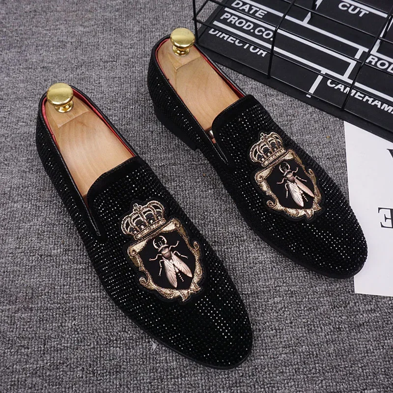 New Shoes for Men Leather Casual Shoes Luxury Pointed Toe Party Dress Shoes Street Trend Slip-on Rhinestone Crown Loafers