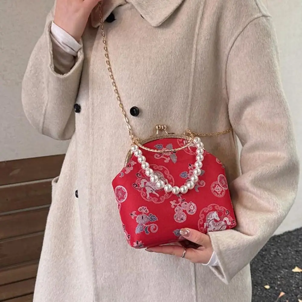 

Модная сумка-клатч в китайском стиле с жемчугом, аксессуар к ципао, элегантная сумка-клатч к ханьфу с ручкой, женская сумка на запястье с принтом лошади