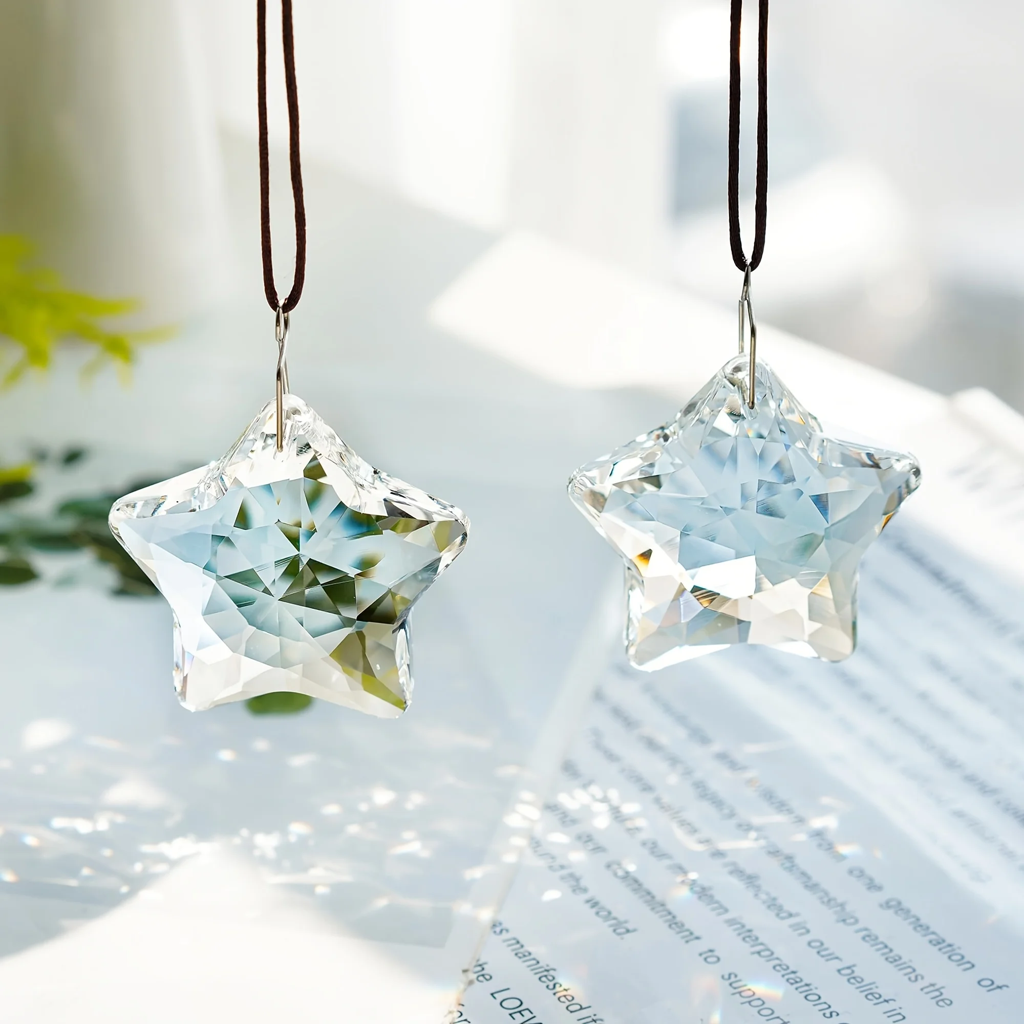 2-piece 2-inch Crystal Sun Catcher Prism Window Star Hanging Crystal Clear Hanging Crystal for Balcony, Chandelier, Garden Decor