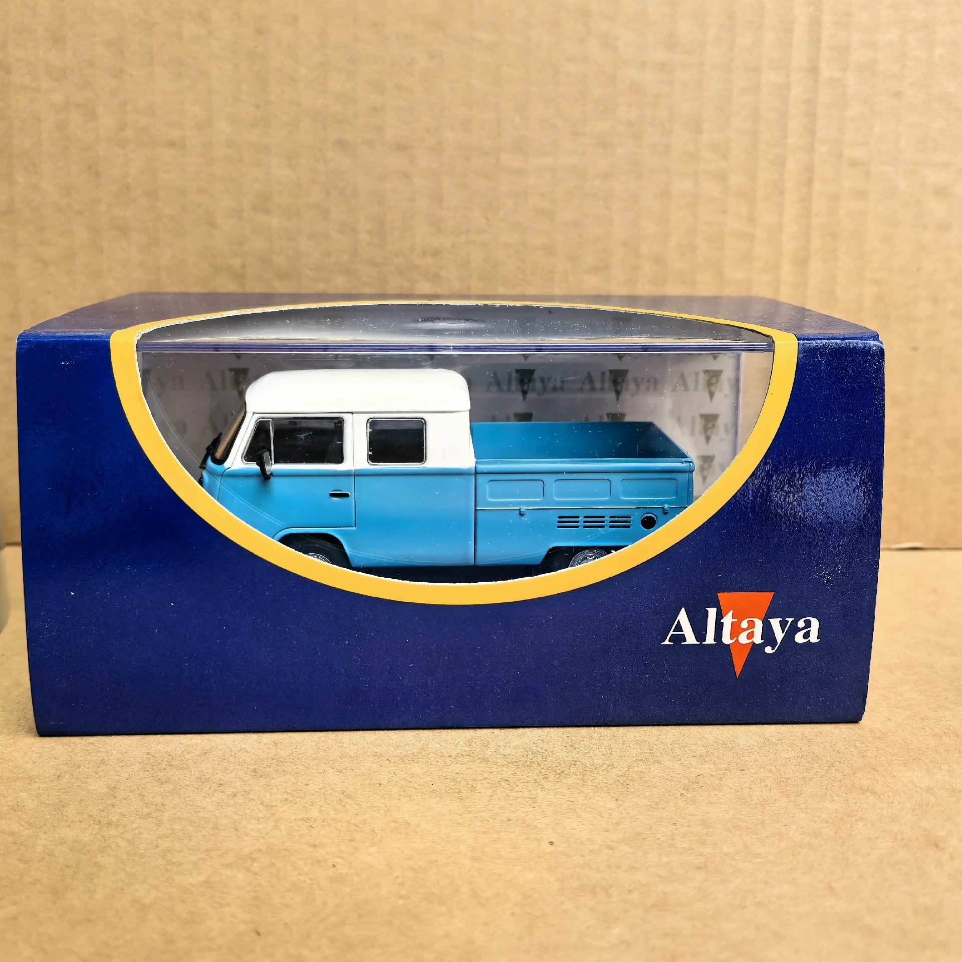 

Paint Surface Defects Diecast ALTAYA 1/43 Scale VW KOMBI CD 1981 Pickup 1L Alloy Car Model
