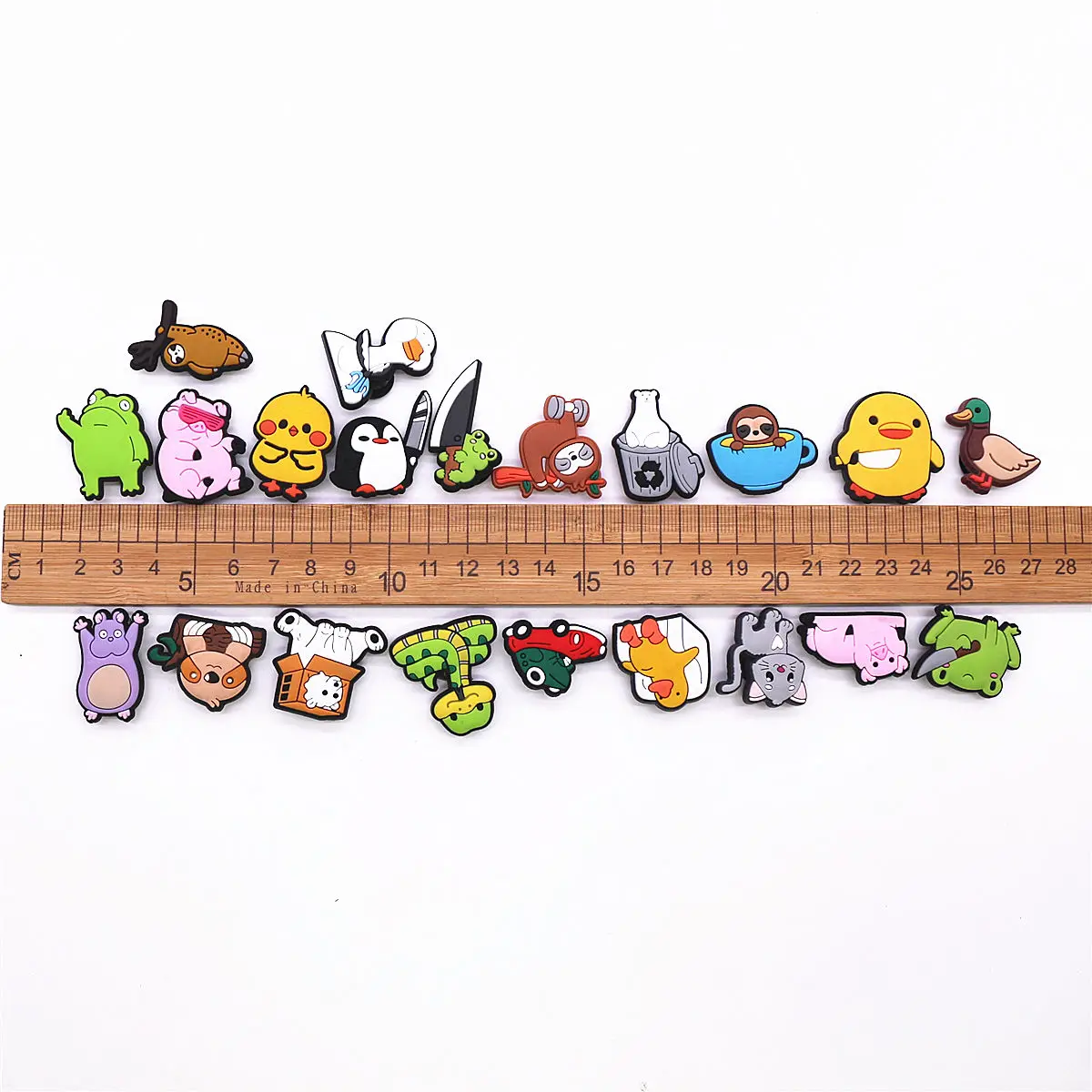 1pcs Cartoon Animals Shoe Charms Funny Spoof Duck Penguin Frog Shape Shoes Button Badge Cute Bear Pig PVC Shoe Upper Accessories