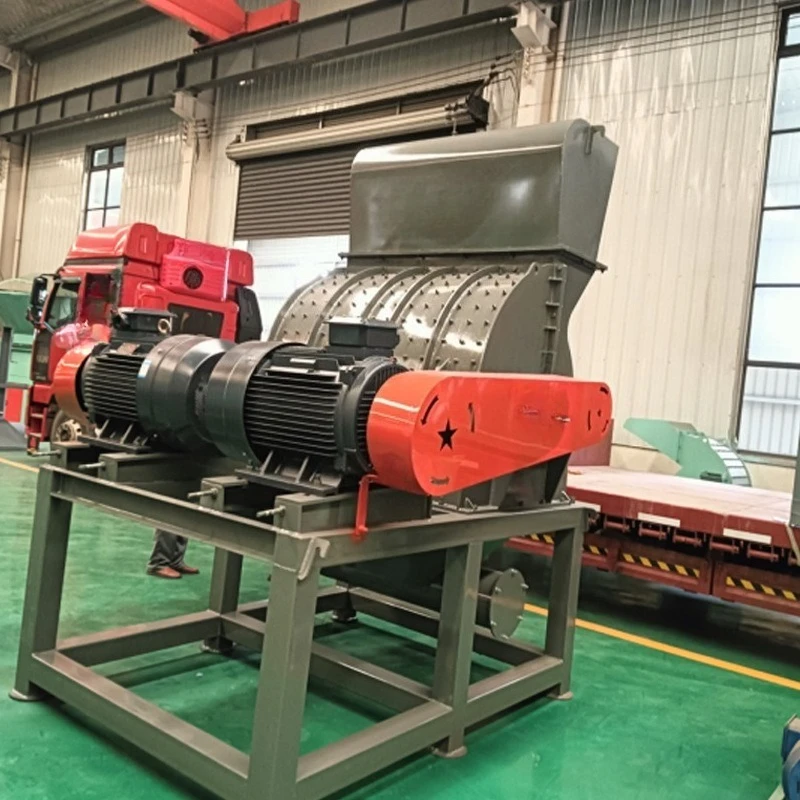 Kleiner, mittlerer und großer Futterzuchtautomat mit Hammer