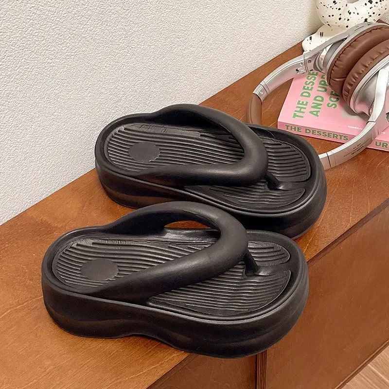 New fashion ladies flip-flops Trendy summer beach thick bottom slippers casual outdoor comfortable sandals summer women's shoes