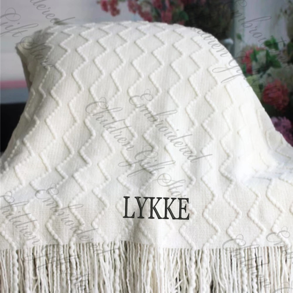 Personalized Gifts for Teen Girls Plush Blanket Custom Name Wedding Gift Bridesmaid Gifts Throw Blanket with Embroidered Names