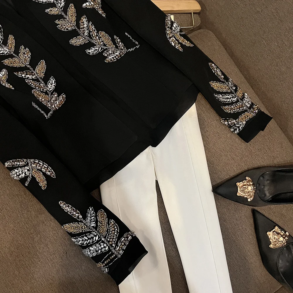 TWOTWINSTYLE سترات متينة للتخسيس رائعة للنساء بياقة على شكل V وأكمام طويلة سترة أنيقة مرصعة بالألماس طراز أنثى KJA533343