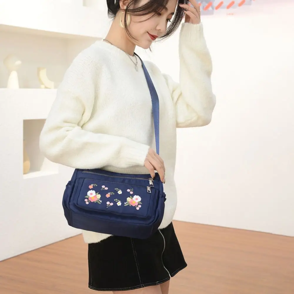 

Large Capacity Nylon Floral Crossbody Bag Multi Pockets Lightweight Embroidered Oxford Shoulder Bag Casual Waterproof