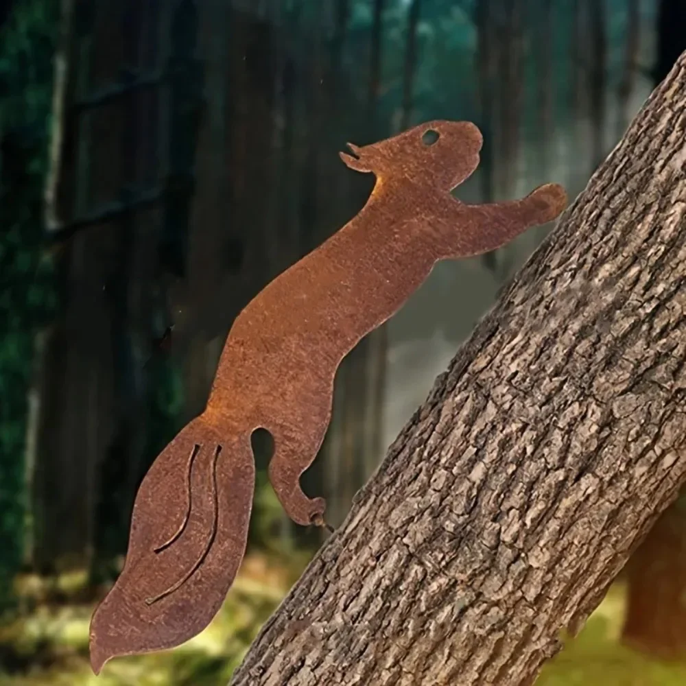 Rusty Squirrel Metal Tree Art Decor Iron Squirrel Silhouette Ornament for Tree Trunk Outdoor Yard Garden Backyard Decoration
