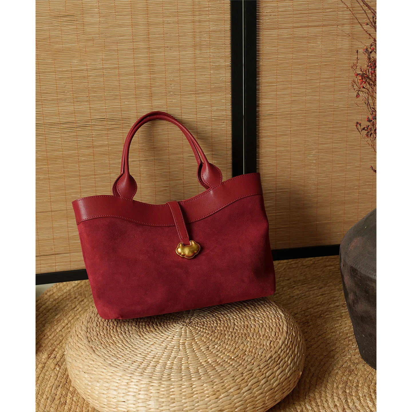 

Новая модная универсальная портативная сумка-тоут 2026 года: премиальная ретро-модель из матовой кожи, женская сумка через плечо