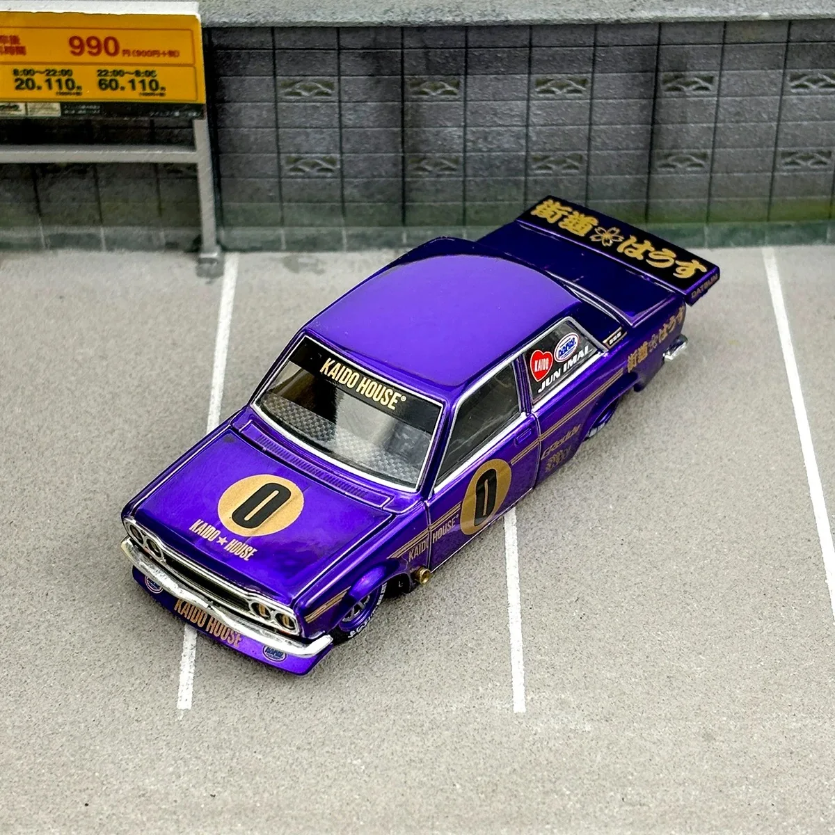 Модель автомобиля из сплава MINIGT+Kaido1:64 Datsun 510 Anniversary Edition # 138