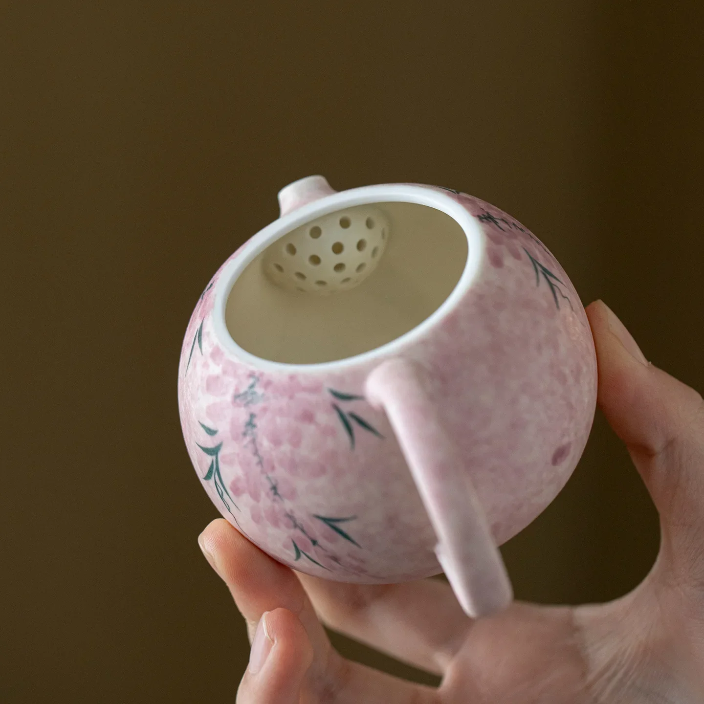 Hand-painted wisteria flower ceramic Xishi pot small teapot single pot ball hole filter Kung Fu tea set light luxury retro set