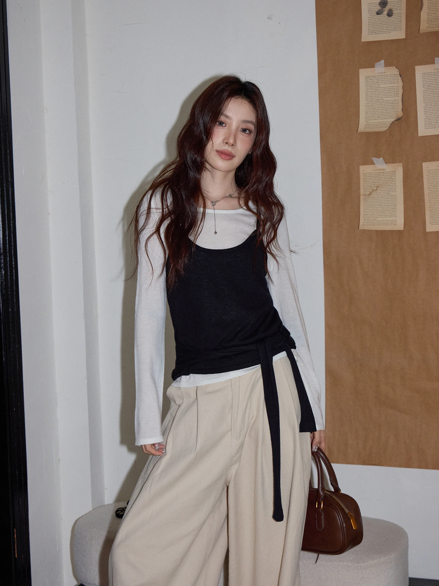 

Комплект из двух предметов: свободная женская футболка с длинным рукавом и вязаный топ для повседневной носки, удобный, дышащий, из нейлоновой смеси