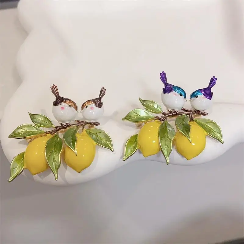 Trendy Enamel Bird And Lemon Brooches For Women Animal Fruit Pins Casual Party Accessories New Year Gifts