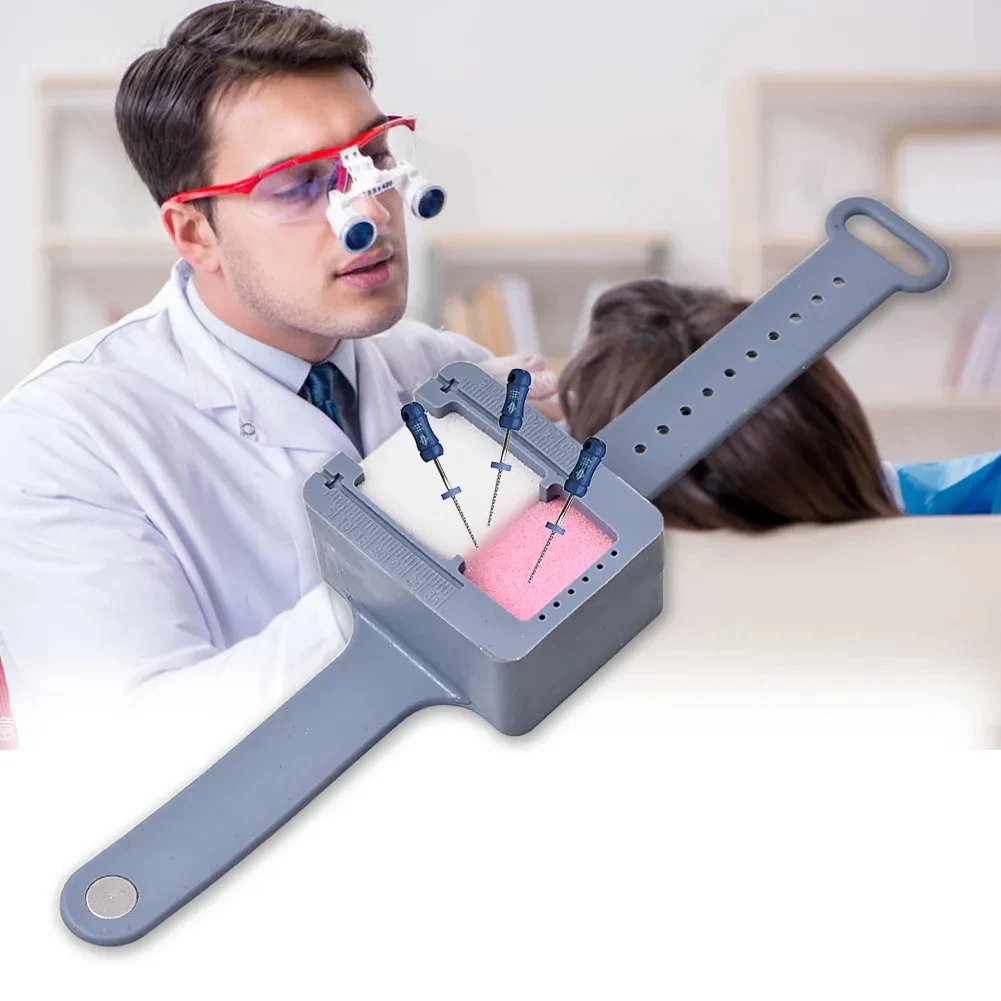 ชุดนาฬิกาข้อมือสำหรับทันตกรรม 1 ชุด พร้อมบล็อกฟองน้ำ 11 ชิ้น บล็อกวัดความยาวสำหรับงานเอ็นโด ที่วางตะไบและดอกสว่าน ไม้บรรทัด อุปกรณ์สำหรับห้องปฏิบัติการทันตกรรม