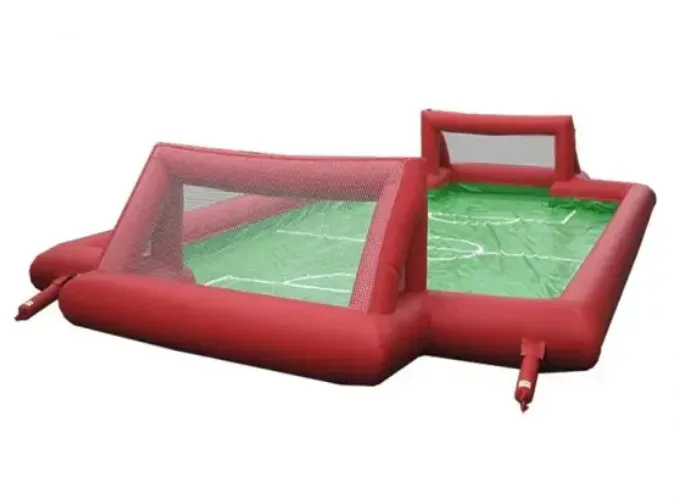 安全な屋外スポーツや遊びのために設計されたプレミアムなインフレータブルフットボールフィールド