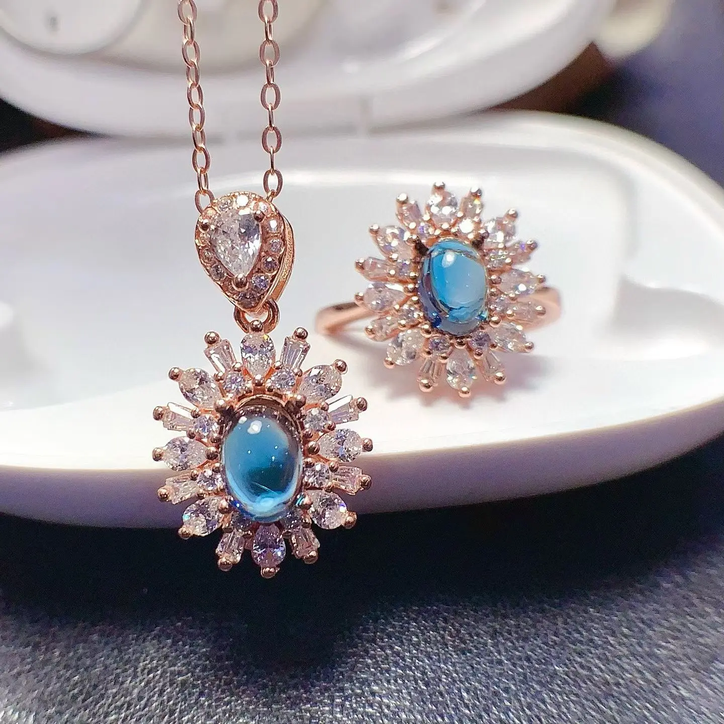 Deslumbrante conjunto de joyería de plata 925 para fiesta, anillo y colgante de Topacio Natural de 5mm x 7mm, cabujón de grado VVS, joyería de Topacio Azul Londres