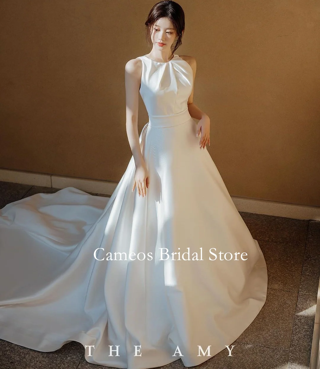 

SONDR O-Neck Fashion Korea Ruched White Wedding Dresses Photo Shoot VINTAGE Satin Sleeveless Long Train Custom Bridal Gown