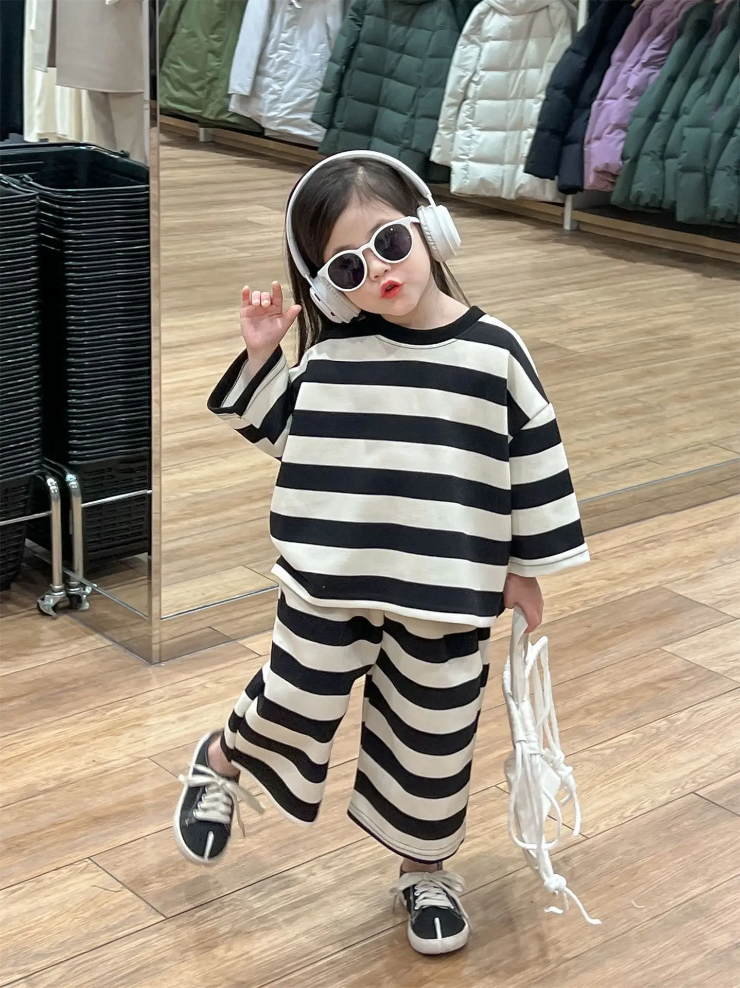 Childrens Sets Clothing Spring Korean Girls Stripe Wide Legs Versatile Hoodie Sweatpants Long Sleeved Sports 2024