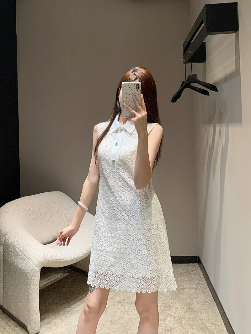 

Ladies' dress with socialite temperament, fashionable and elegant, age reducing lace embroidery hollow out sleeveless skirt