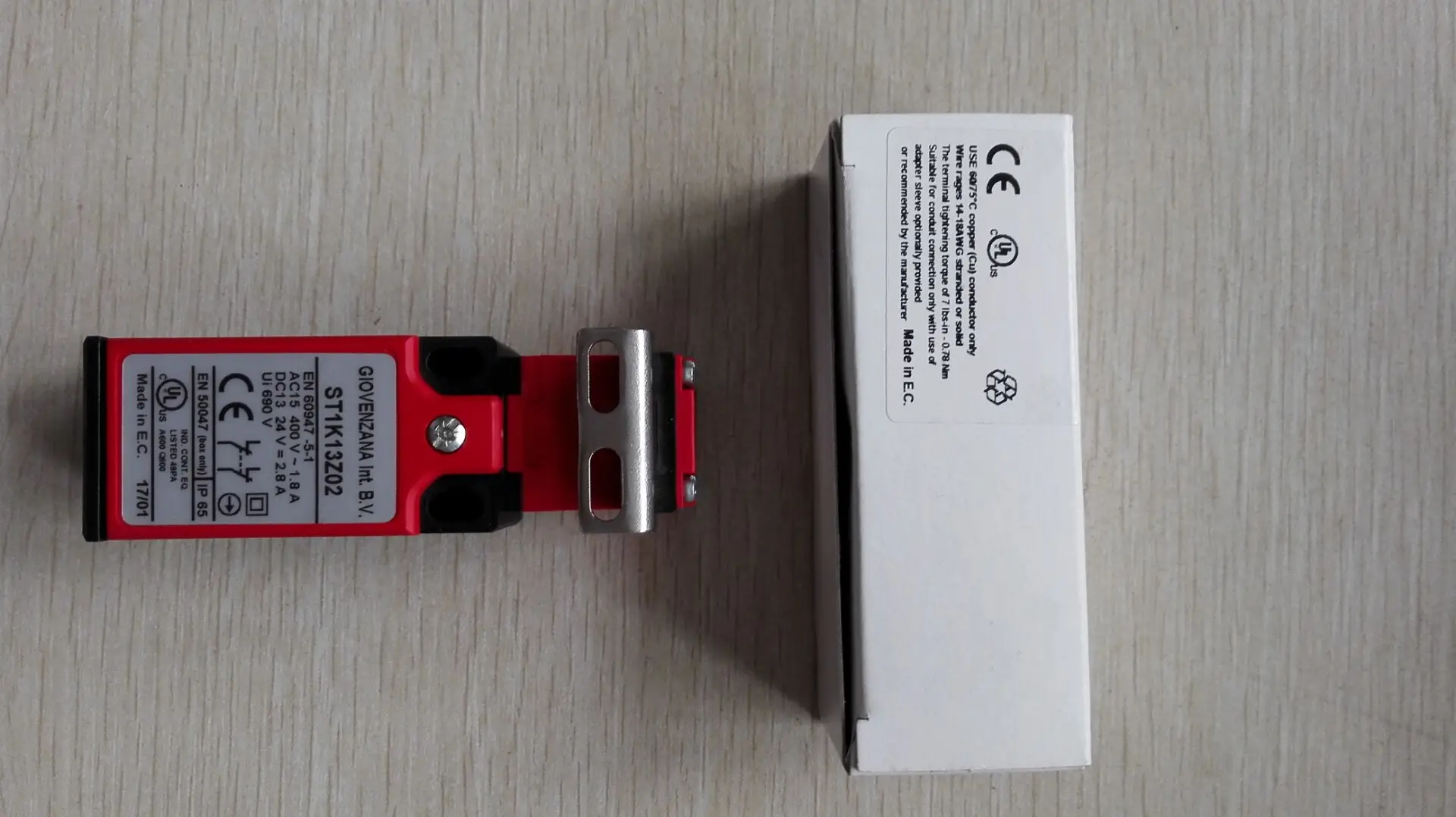 

New Original GIOVENZANA ST1K13Z02 limit door switch