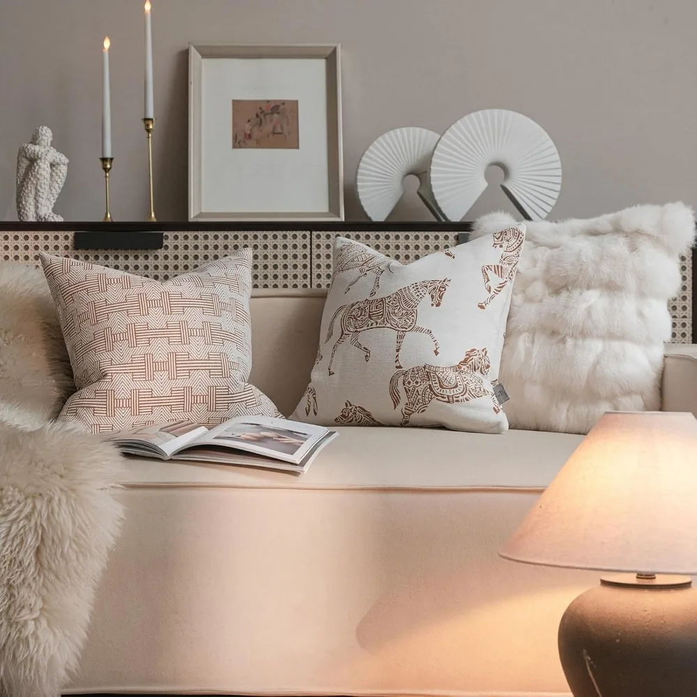 غطاء وسادة مخطط من خشب البتولا البرتقالي مقاس 20 بوصة × 20 بوصة - نمط إيما للأريكة والأريكة في غرفة المعيشة وغرفة النوم