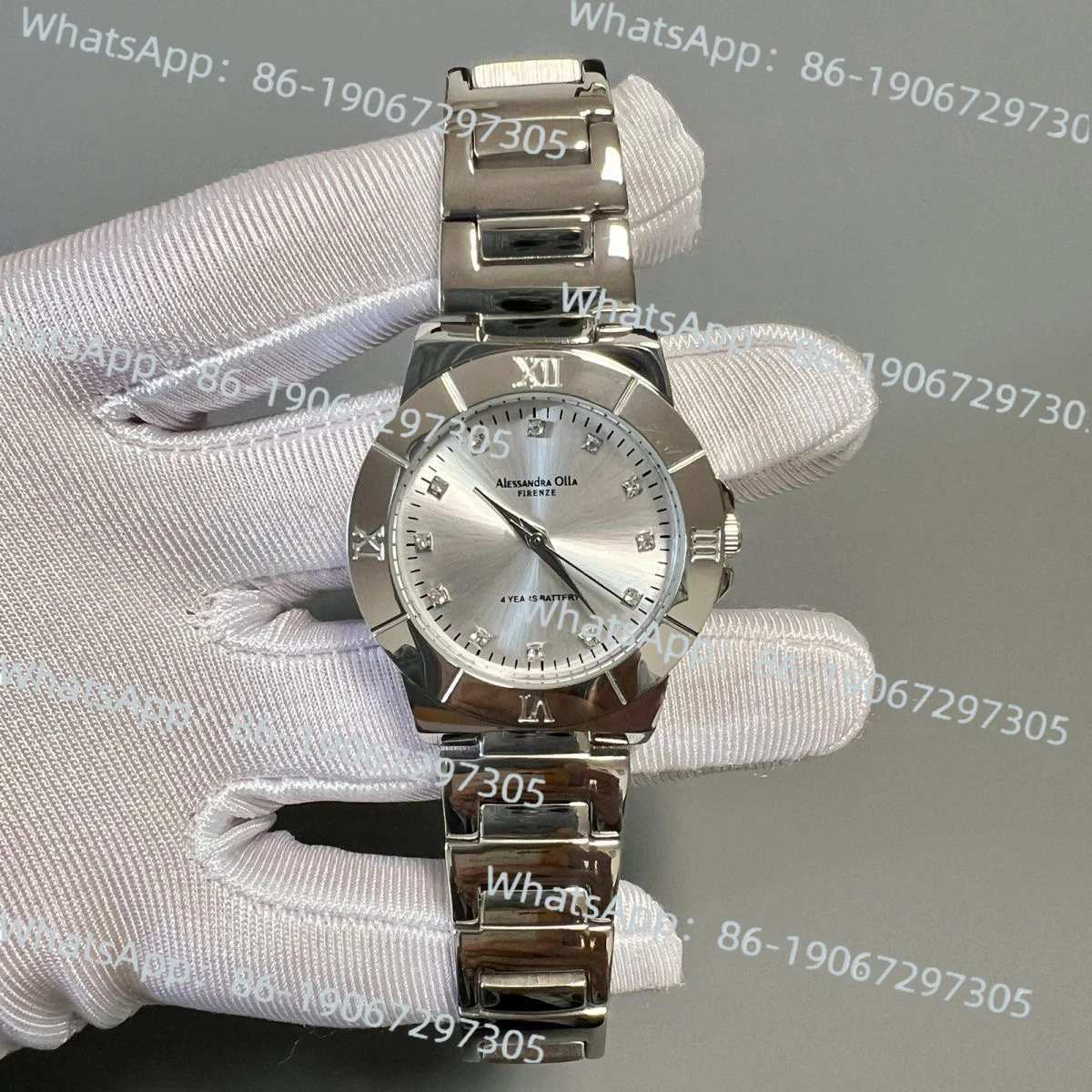 

Высококачественные бриллиантовые изысканные темпераментные стальные полосы, простые и модные кварцевые женские часы