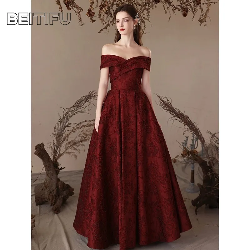 Abiti da sera da donna personalizzati 2025 con spalle scoperte Abito da ballo per banchetti senza maniche con lacci Elegante abito da festa vintage Abiti