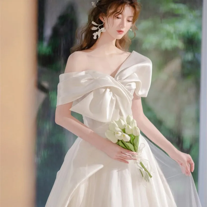 One line shoulder light luxury new main yarn satin welcome out simple dress