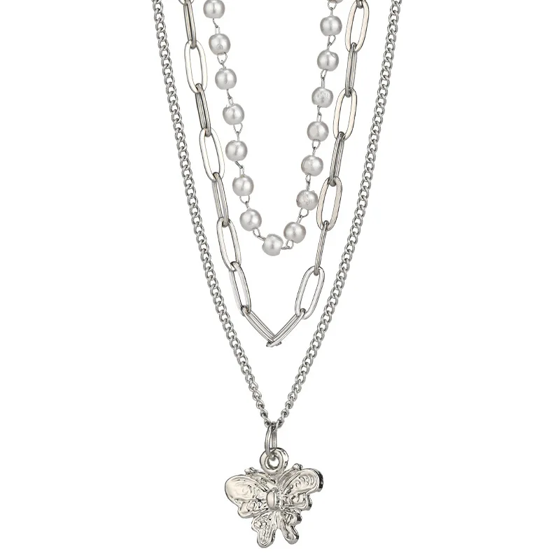 يتميز القلادة المصنوعة من الفولاذ المقاوم للصدأ على شكل فراشة من ثلاث طبقات بتصميم متخصص على أسلوب بارد وبسيط