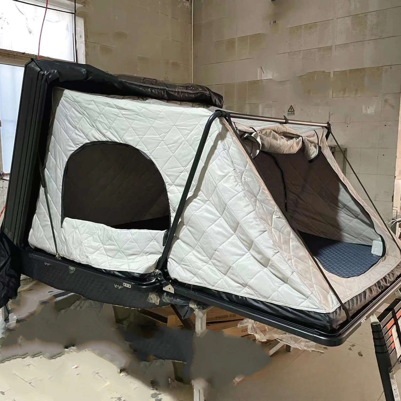 

The rooftop tent ABS is equipped with warm cotton, and the tent cannot be used alone, and each model can be equipped with therma