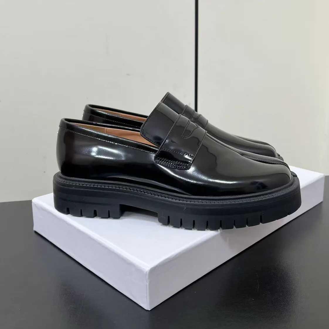 Luxury Designer British Style Cowhide Women's loafers Leather Thick soled Increased Toe Shoes Pig Hooves Lazy Leather Shoes Men