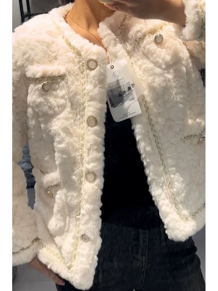 معطف فرنسي أبيض أنيق من الفرو الصناعي اجتماعي رائع نوبل فضفاض موضة شتاء دافئ رائع حلو يؤرخ ملابس خارجية للتنقل