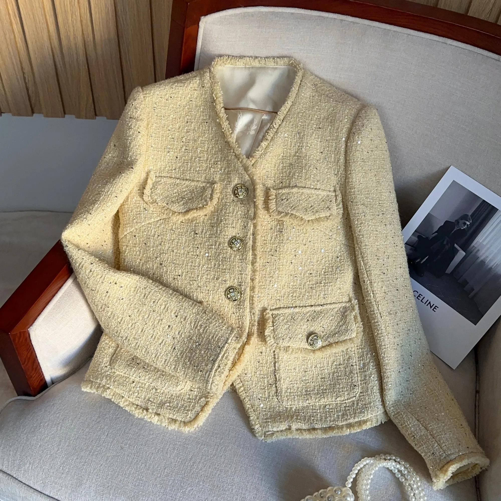 Cappotto Giallo in Tweed Lavorato a Maglia, Abbigliamento Casual da Donna, Novità Autunno 2024, Stile Coreano di Alta Gamma, Modello A75758 con Scollo a V e Bottoni...