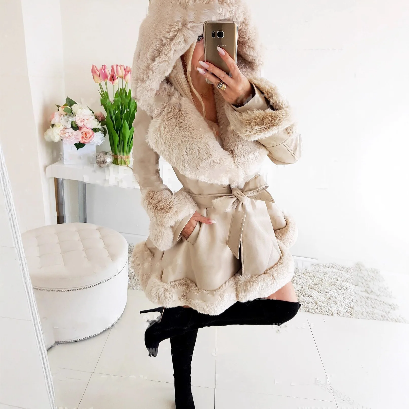 Spot source: European and American collar small fragrant fur patchwork jacket for women's winter warmth, ruffled edge hood