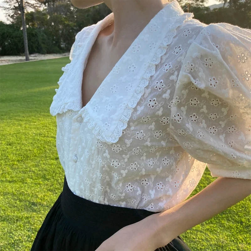 Chemisier en dentelle à fleurs creuses pour femmes, chemise à manches courtes bouffantes, col claudine, monochrome, coréen, été, 2024, Y-13919