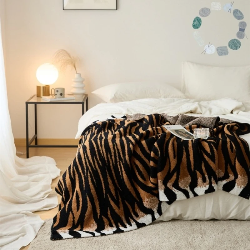 

2025 New Half-edge Velvet Tiger Skin Pattern Abstract Pattern Halloween Christmas Gift Autumn and Winter Warm Blanket