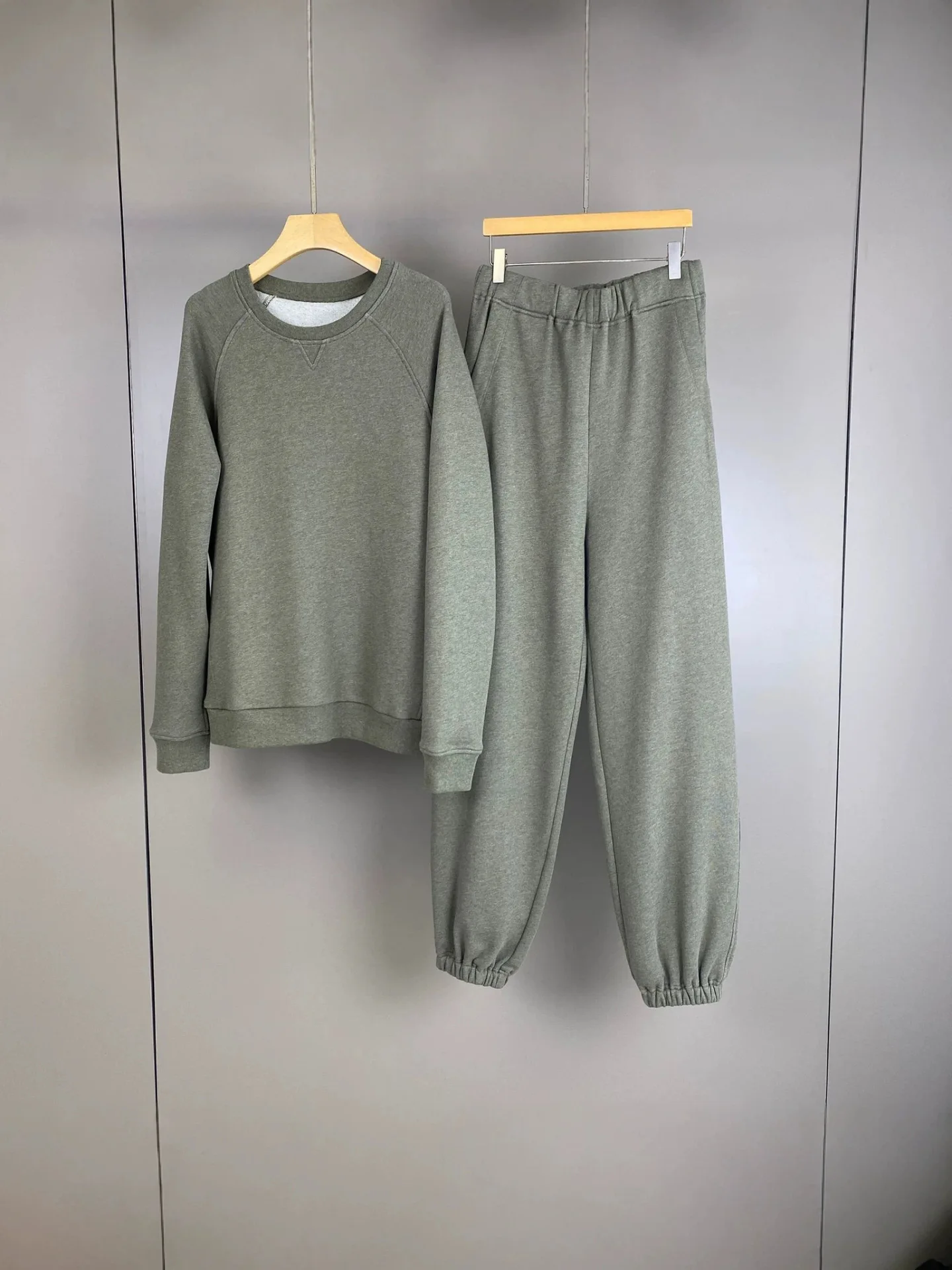 2026Fall/Winter Women's Pure Cotton Crewneck Sweatshirt and Straight-Leg Jogger Set