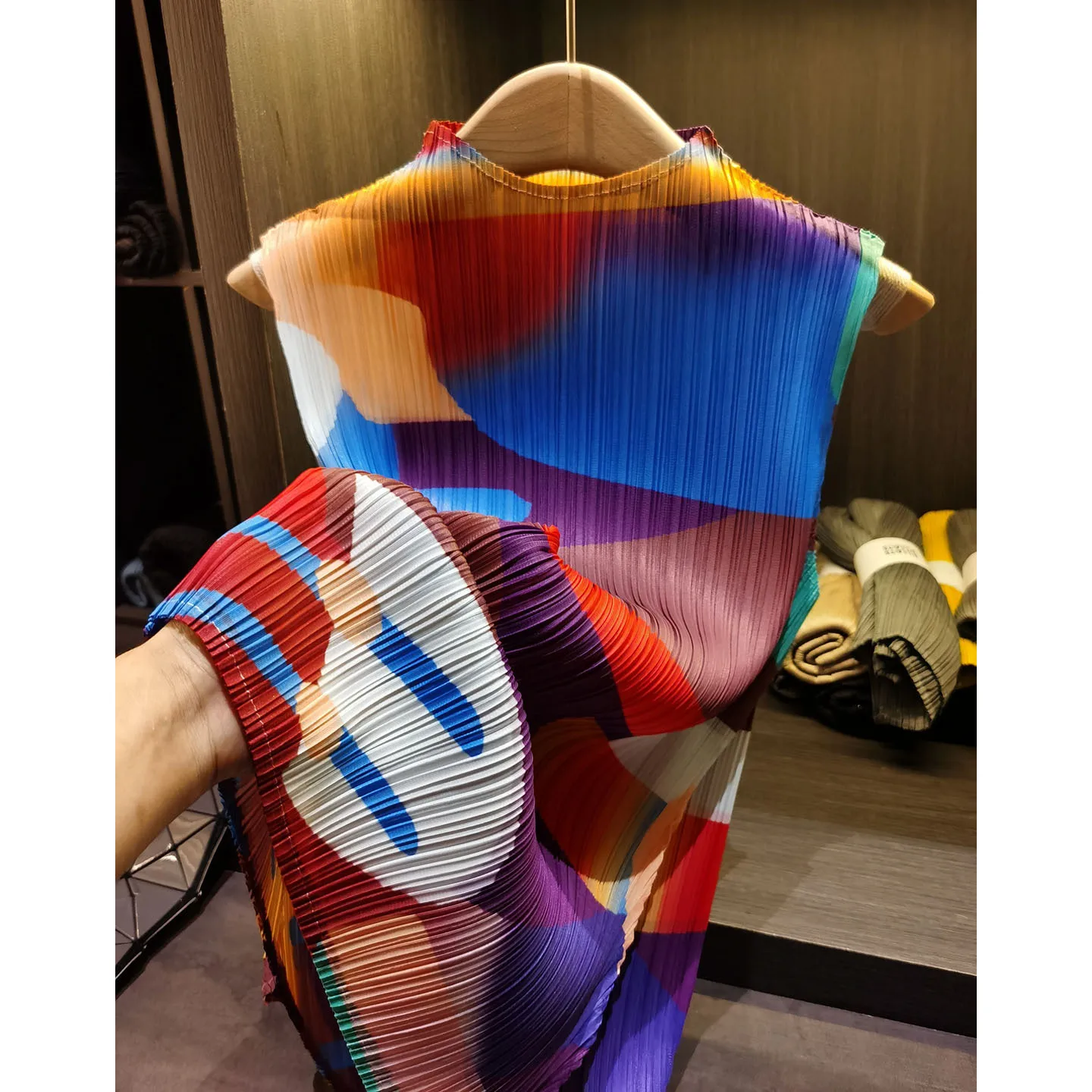 

Geometric Pattern Printed Women T-shirt Round Neck Sleeveless Pleated Elastic Fabric Loose Plus Size Female Summer T-shirt