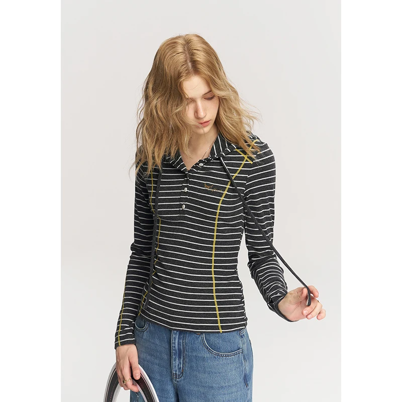 ELFSACK Women's Casual T-Shirt with Stripe Pattern, Stylish Everyday Top, Trendy Outdoor Wear