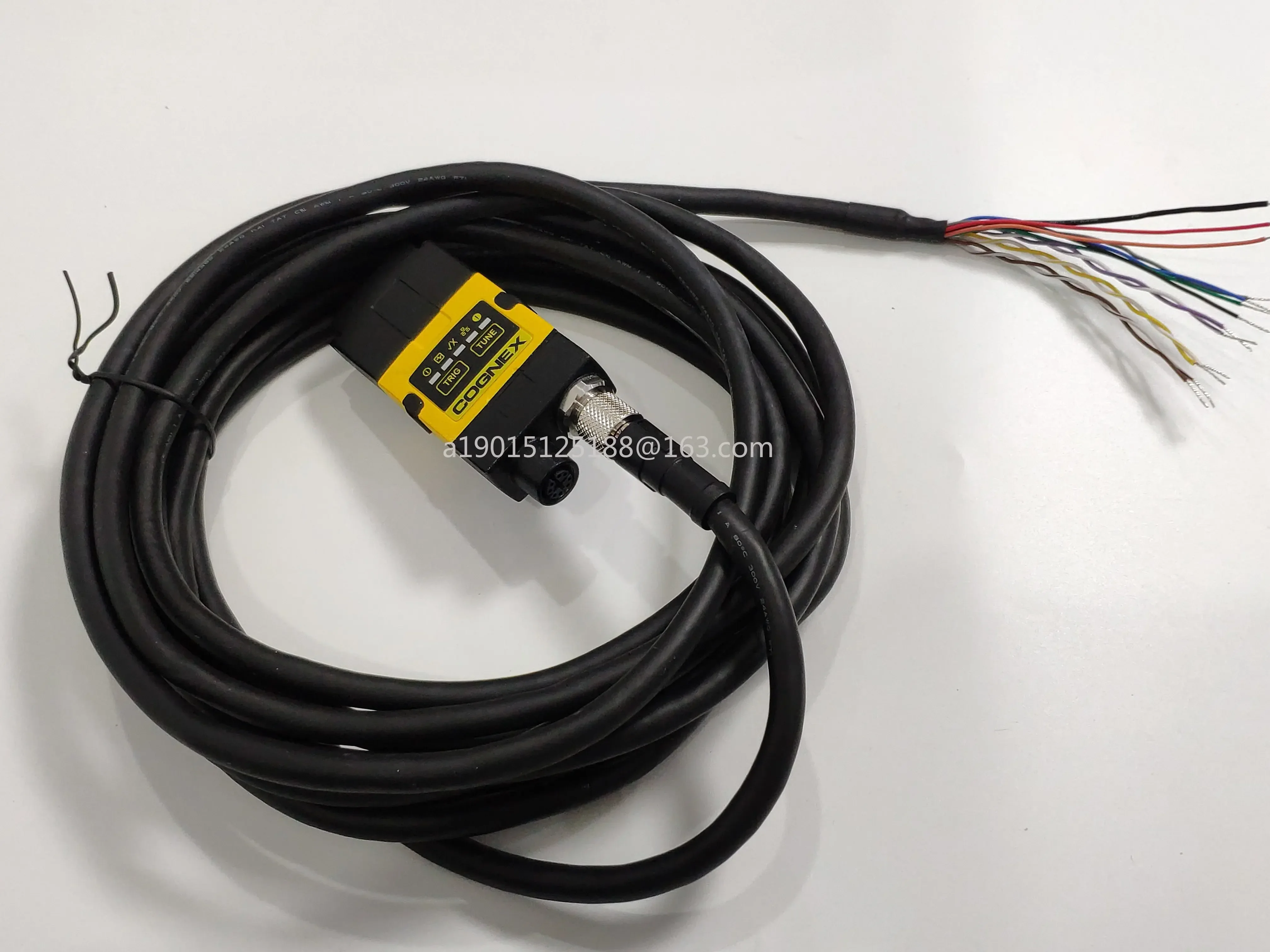 

Совместим с шнуром питания, высокогибким триггерным проводом буксирной цепи CCB-PWRIO-05/10/15.