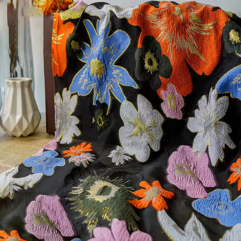 Tela Jacquard con Flores Grandes y Hilo Dorado sobre Fondo Negro de 138 cm de Ancho, para Vestidos Franceses Vintage, Decoración de Ramos, Material F159