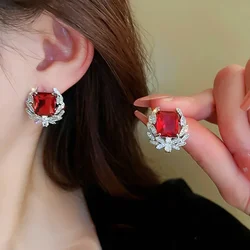 New Bright Red Crystal Stud Earrings for Women Chic Elegant Female Engagement Ceremony Accessories Fashion Shinning Jewelry