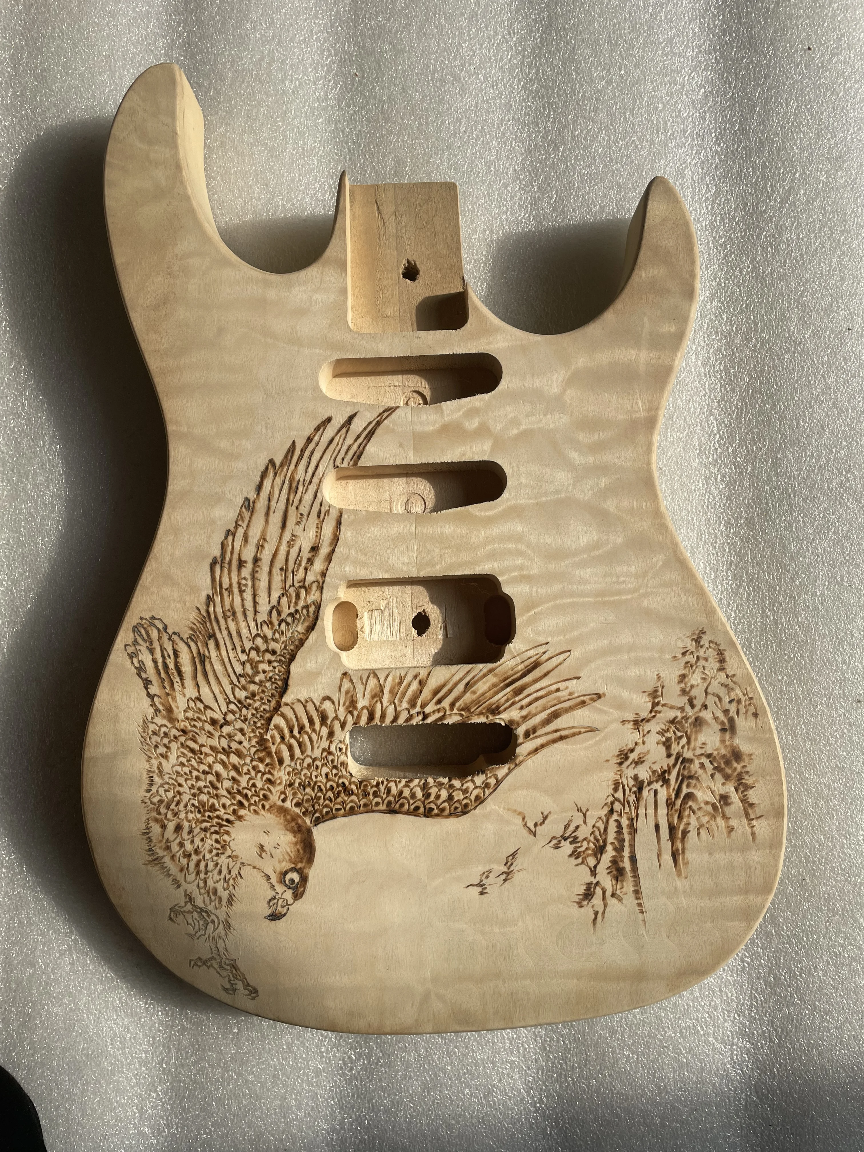 Only One Carved Pattern Unfinished Guitar Body, Flame Maple Veneer, Musical Instruments, Wooden Parts, DIY Accessory