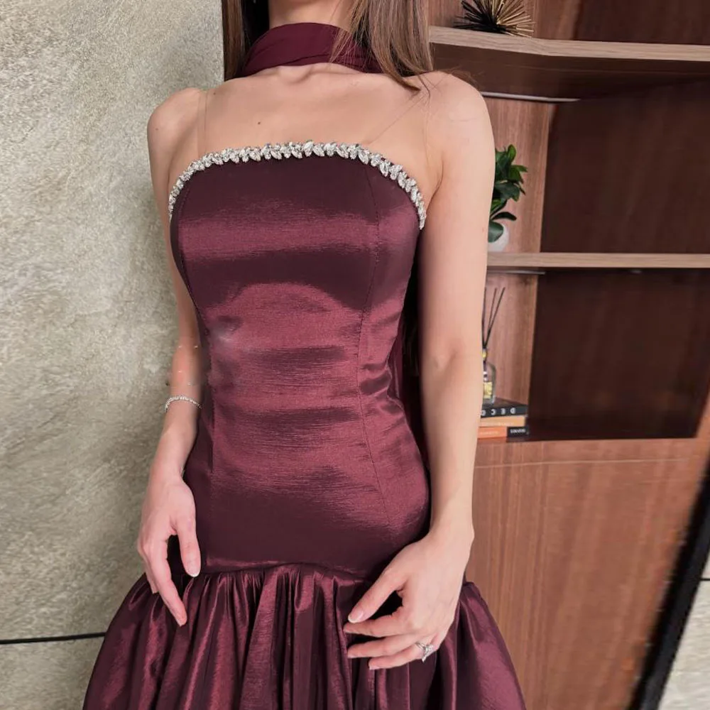 فستان حفلة موسيقية فضفاض باللون العنابي مخصص مع شال بدون حمالات على شكل حرف A ثوب مسائي رسمي كريستال فساتين كلها لوك الثاني