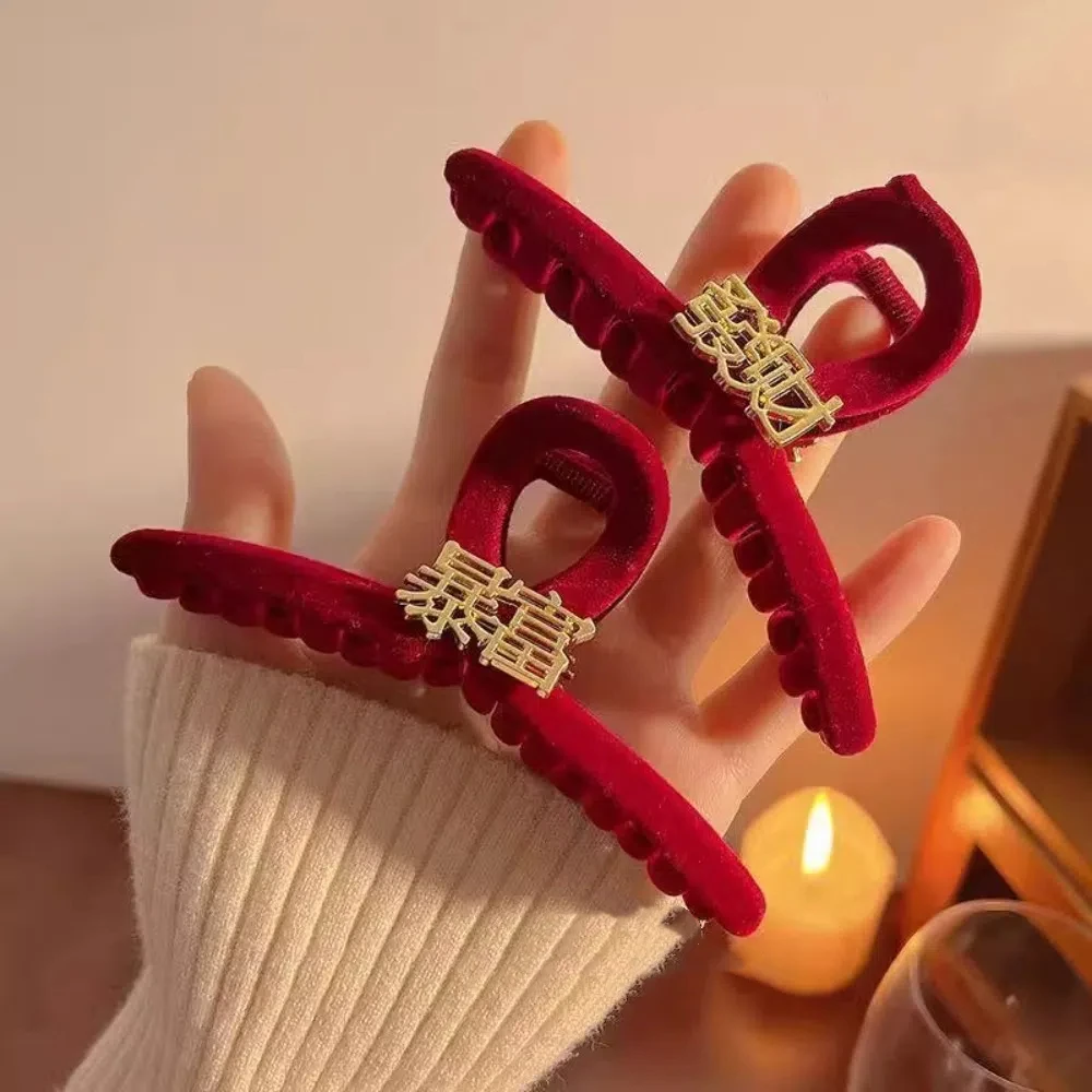 

Strike It Rich Creative Red Flocking Shark Clip Праздничный Lucky Wealth Hair Claw Большой головной убор Китайский Новый год Захват для волос Женский