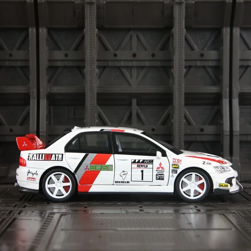 

1:32 Mitsubishi EVO 9, модель автомобиля из сплава, украшение, дверь можно открыть, детский звук и свет, рулевой амортизатор, игрушка в подарок