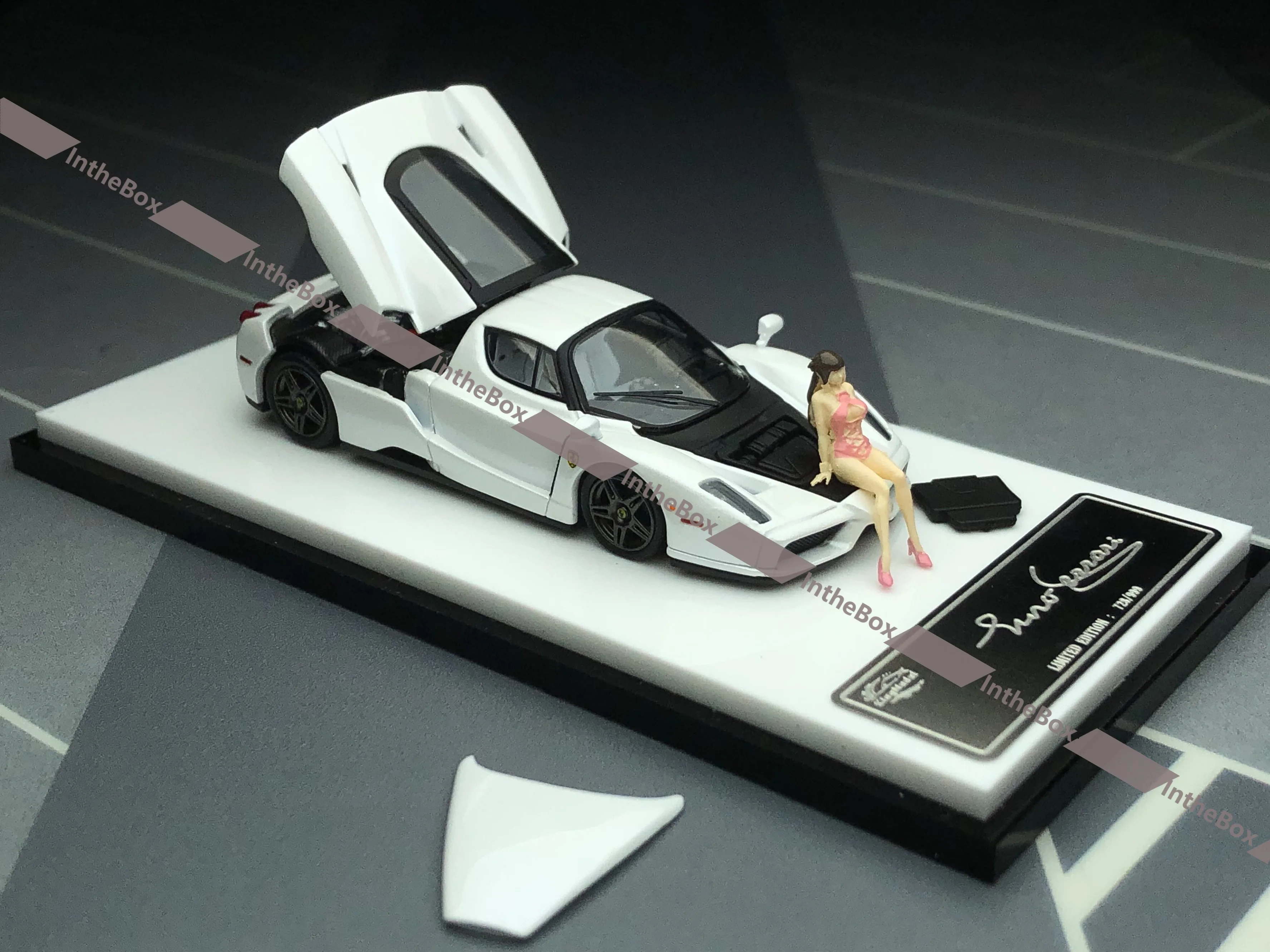 King 1:64 White Enzo Racing Sports Model White Diecast Model Car Collection Limited Edition Hobby Toys