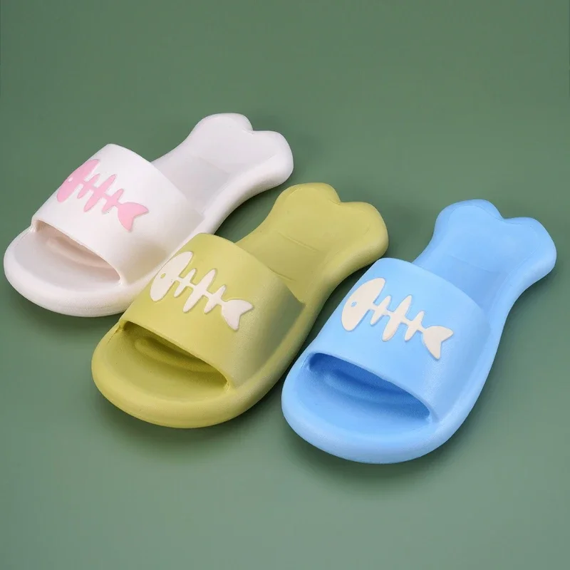 

2025 Summer Slippers New Women's Sandals Fashionable Breathable Lightweight Comfortable Slippers Indoor Women's Sandals