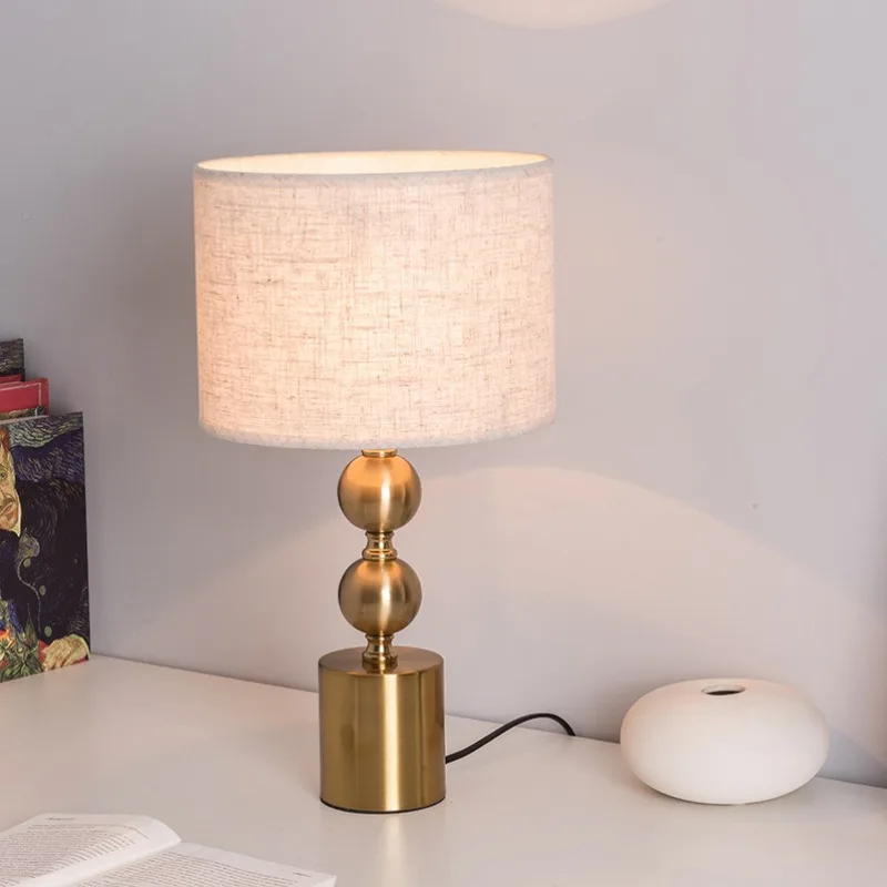

Creative Fashion Floor Lamps Modern Simple Golden Bedroom Model Room Villa Cloth Cover Lamp Luxurious Metal Art LED Table Lights