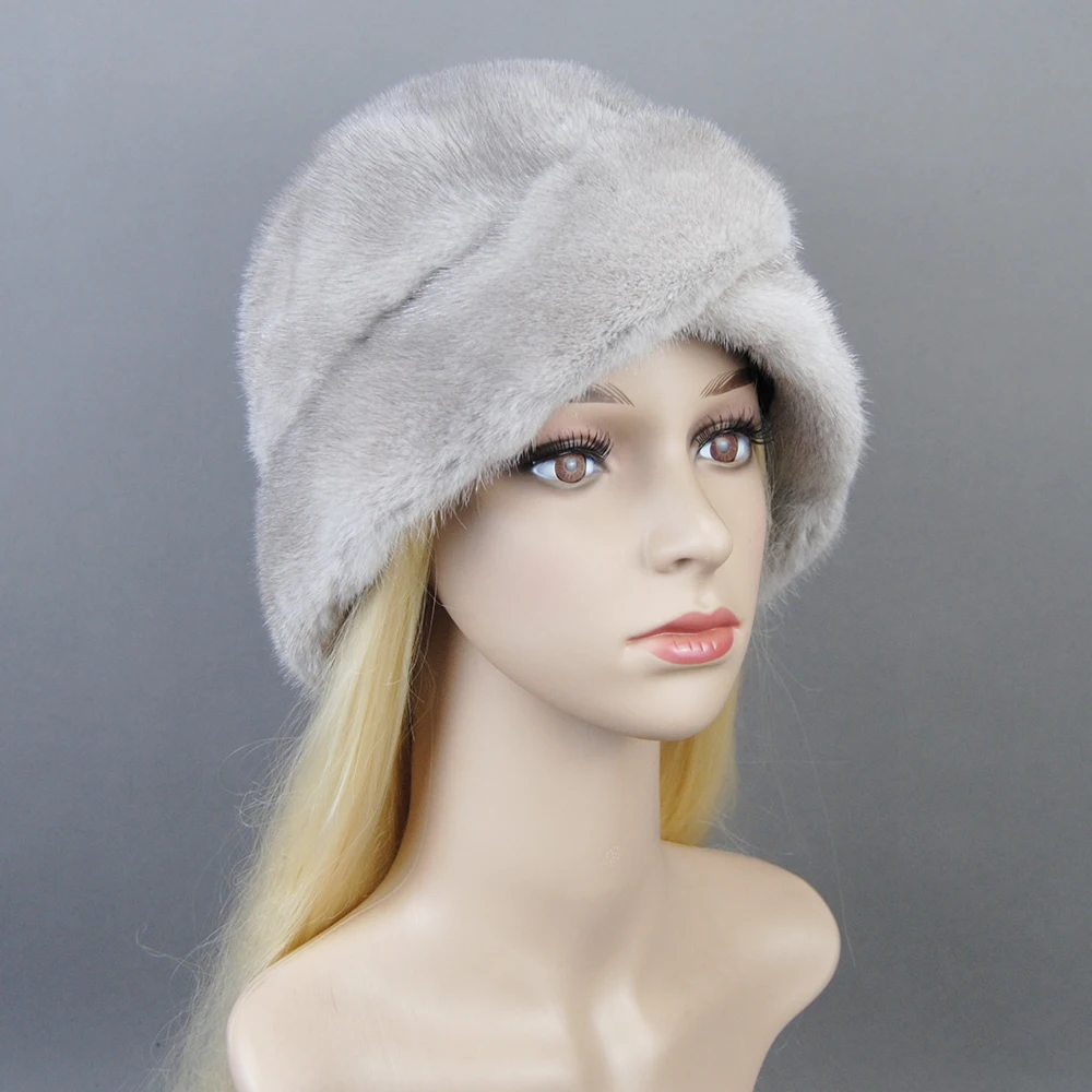 2025 Fashion Hot Sale Russian Fur Hat Winter Warm Natural Mink Fur Hats for Women Classic Luxury Caps Earflap Bomber Hat